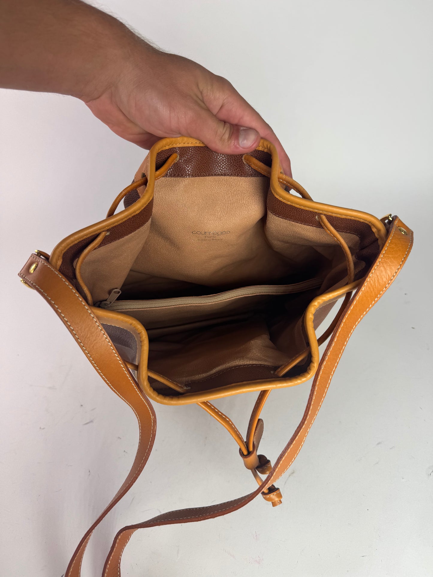 Sac seau vintage en cuir Courrèges marron