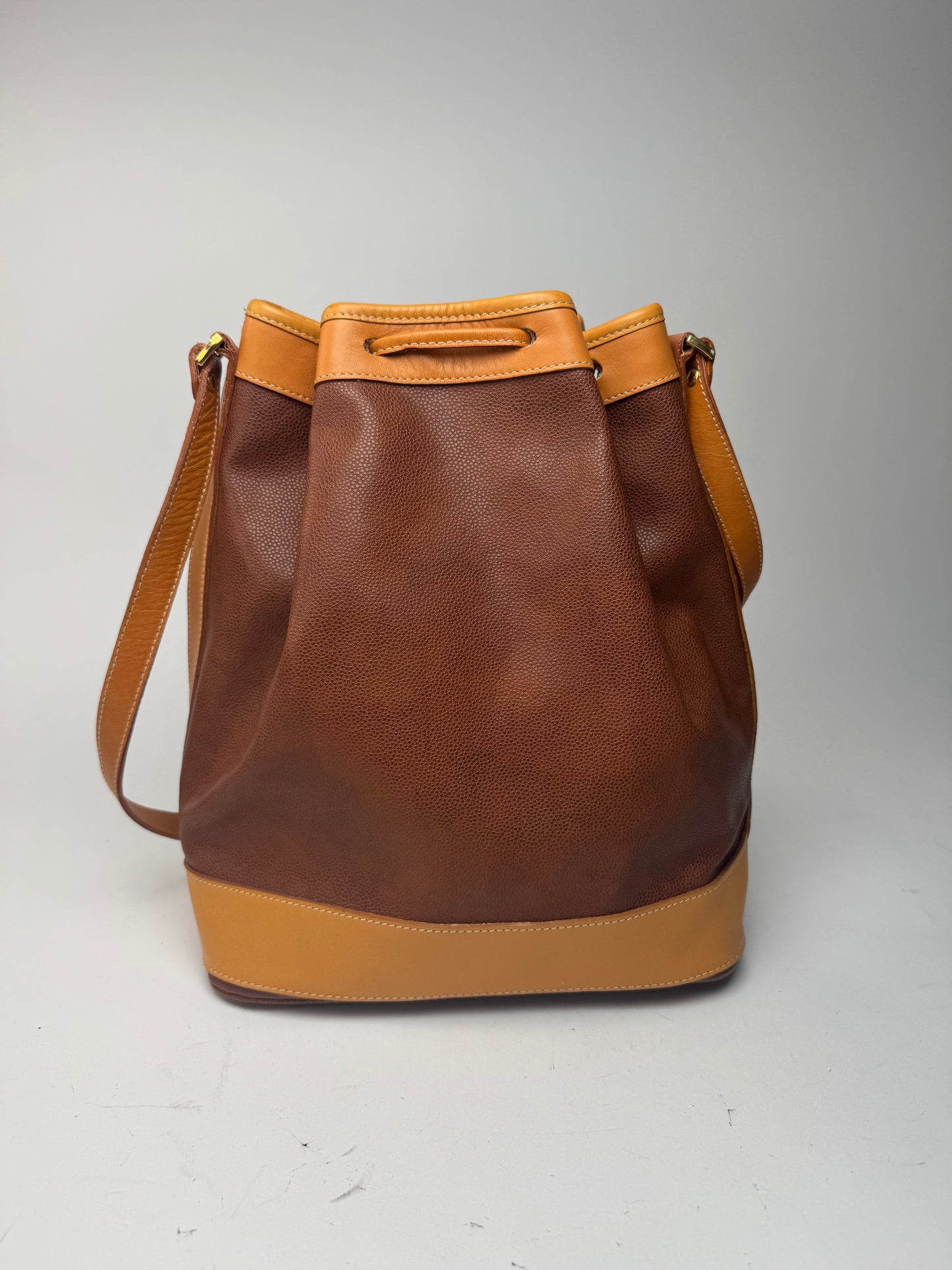 Sac seau vintage en cuir Courrèges marron