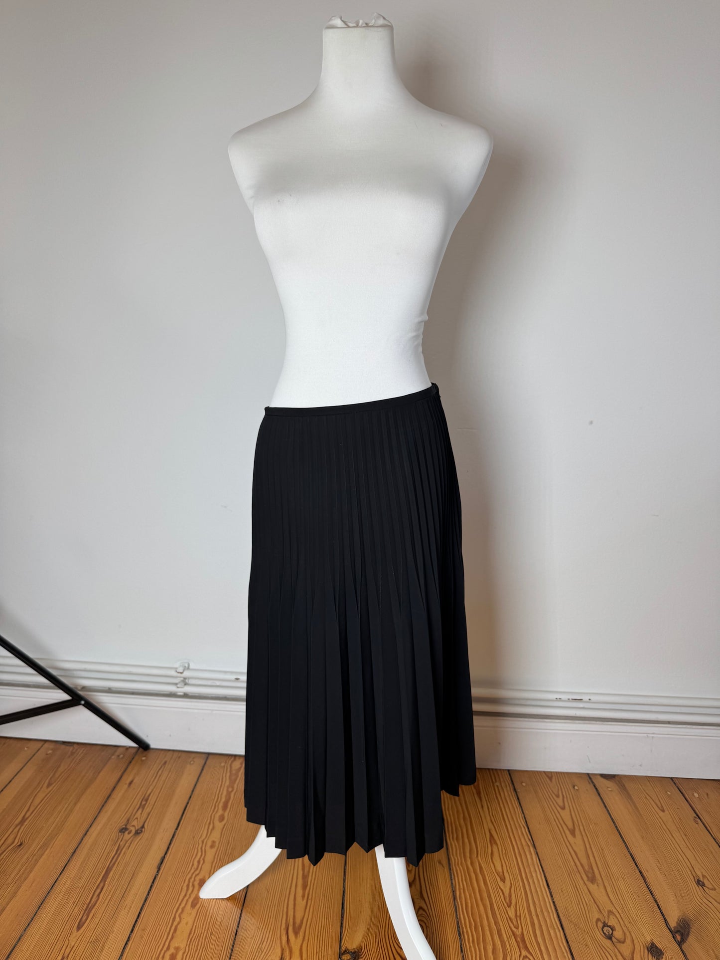 Vintage Givenchy Plissee Skirt 36/S black
