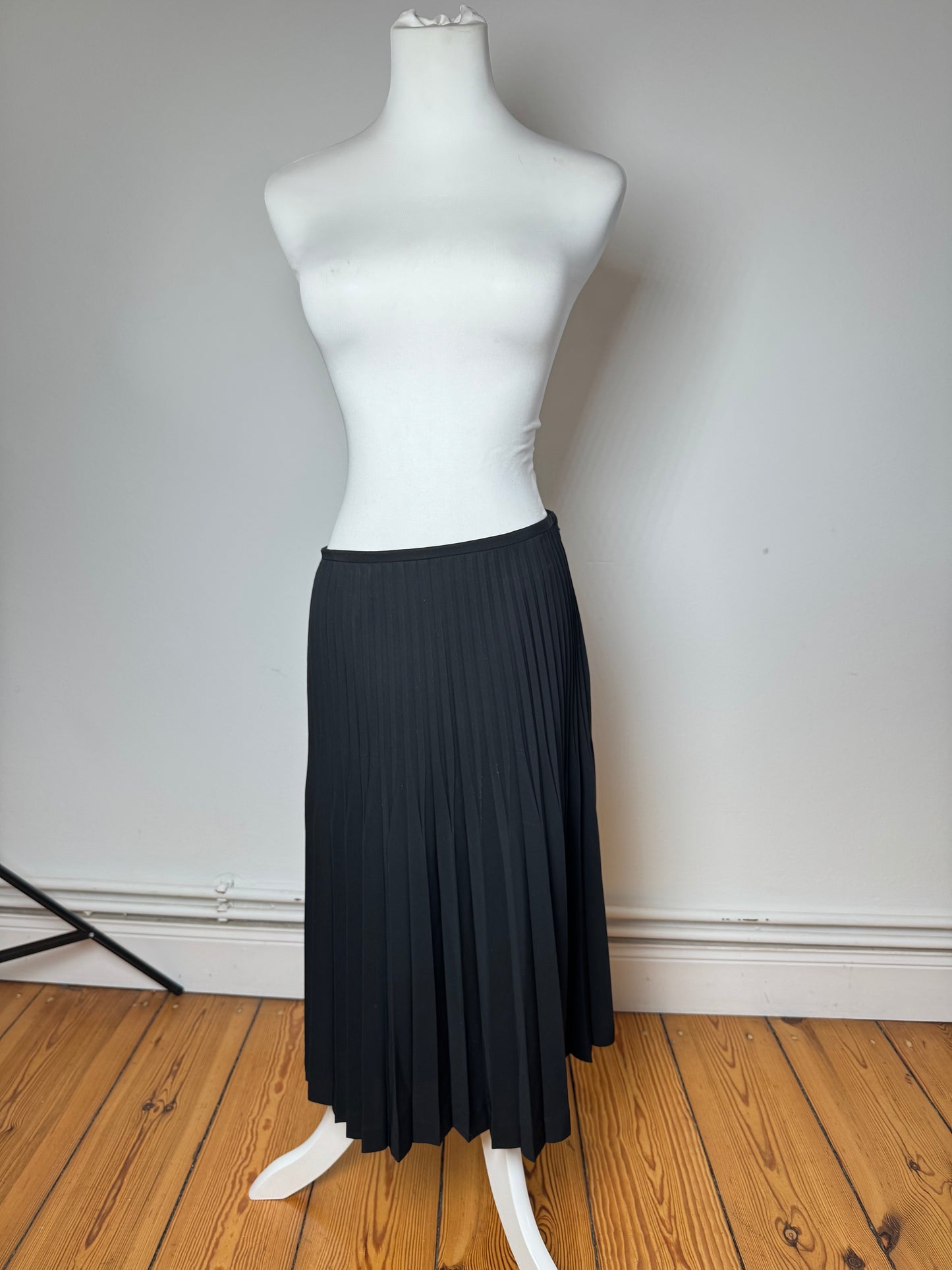 Vintage Givenchy Plissee Skirt 36/S black