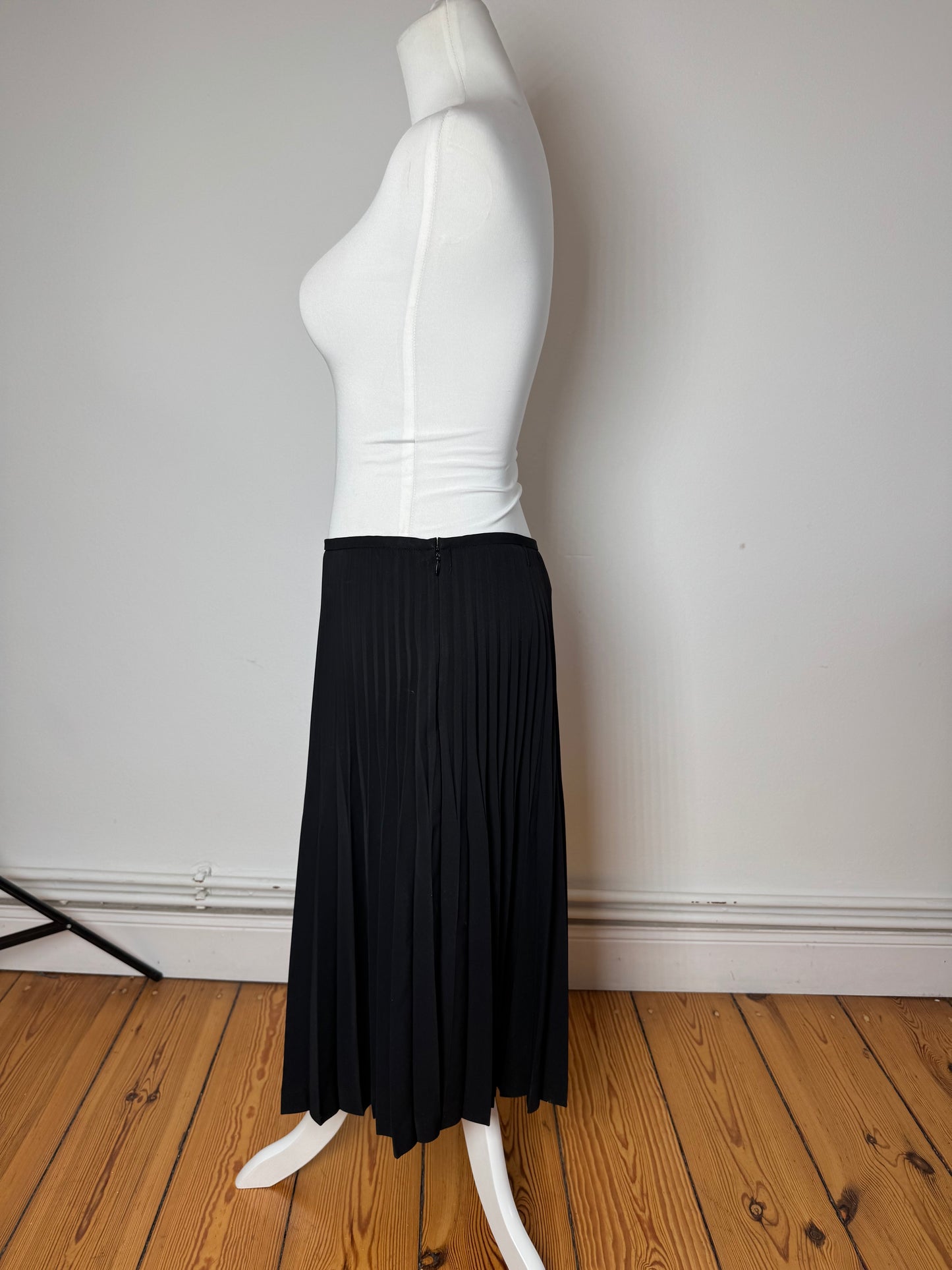 Vintage Givenchy Plissee Skirt 36/S black