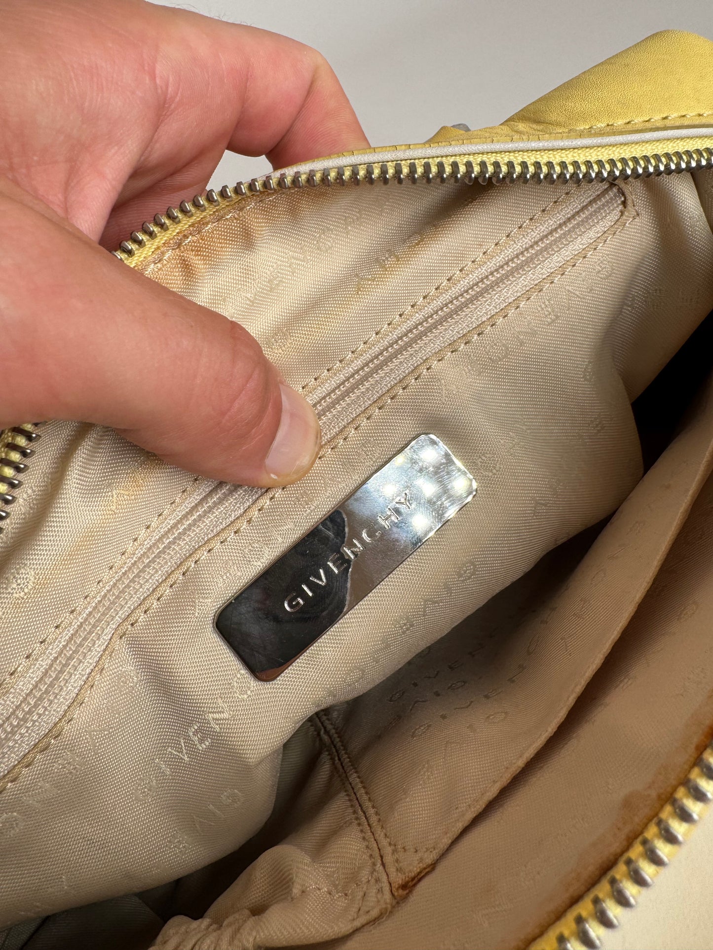 Sac vintage en cuir jaune Givenchy