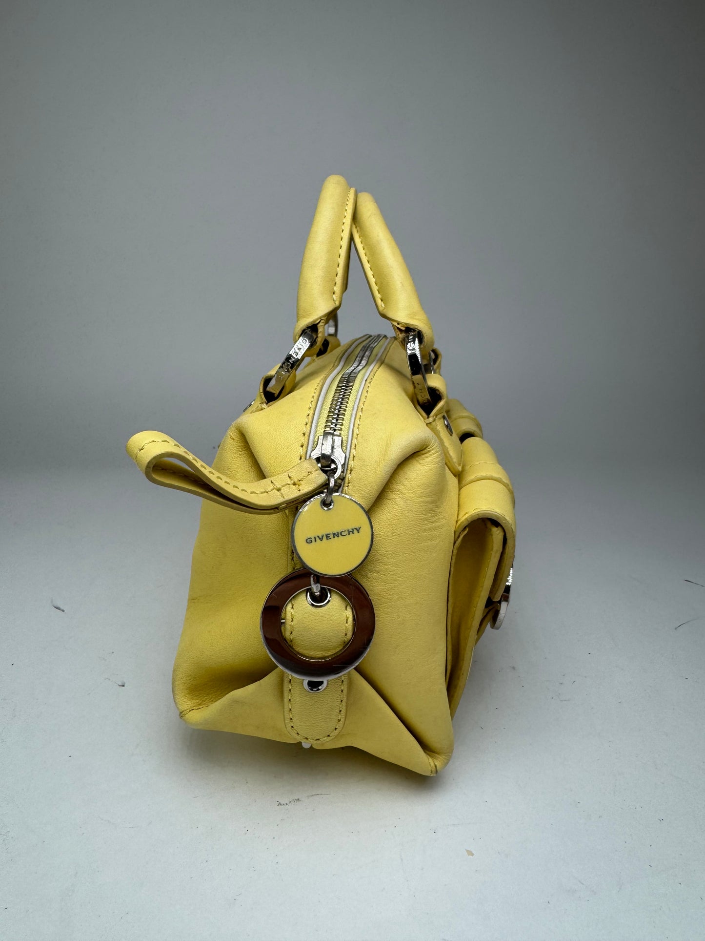 Sac vintage en cuir jaune Givenchy