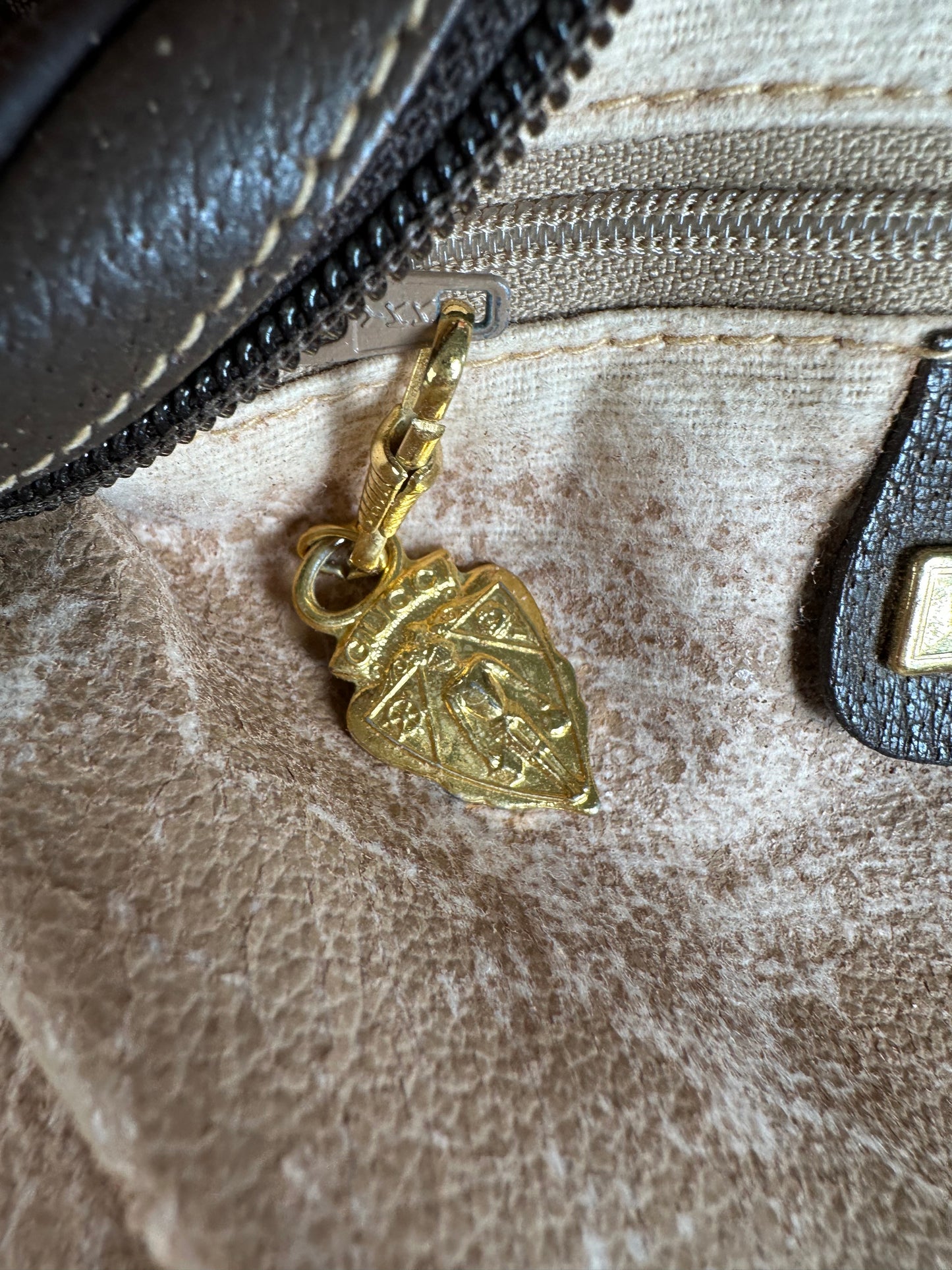 Vintage Gucci GG Supreme Cosmetic Case Beige Brown Gold