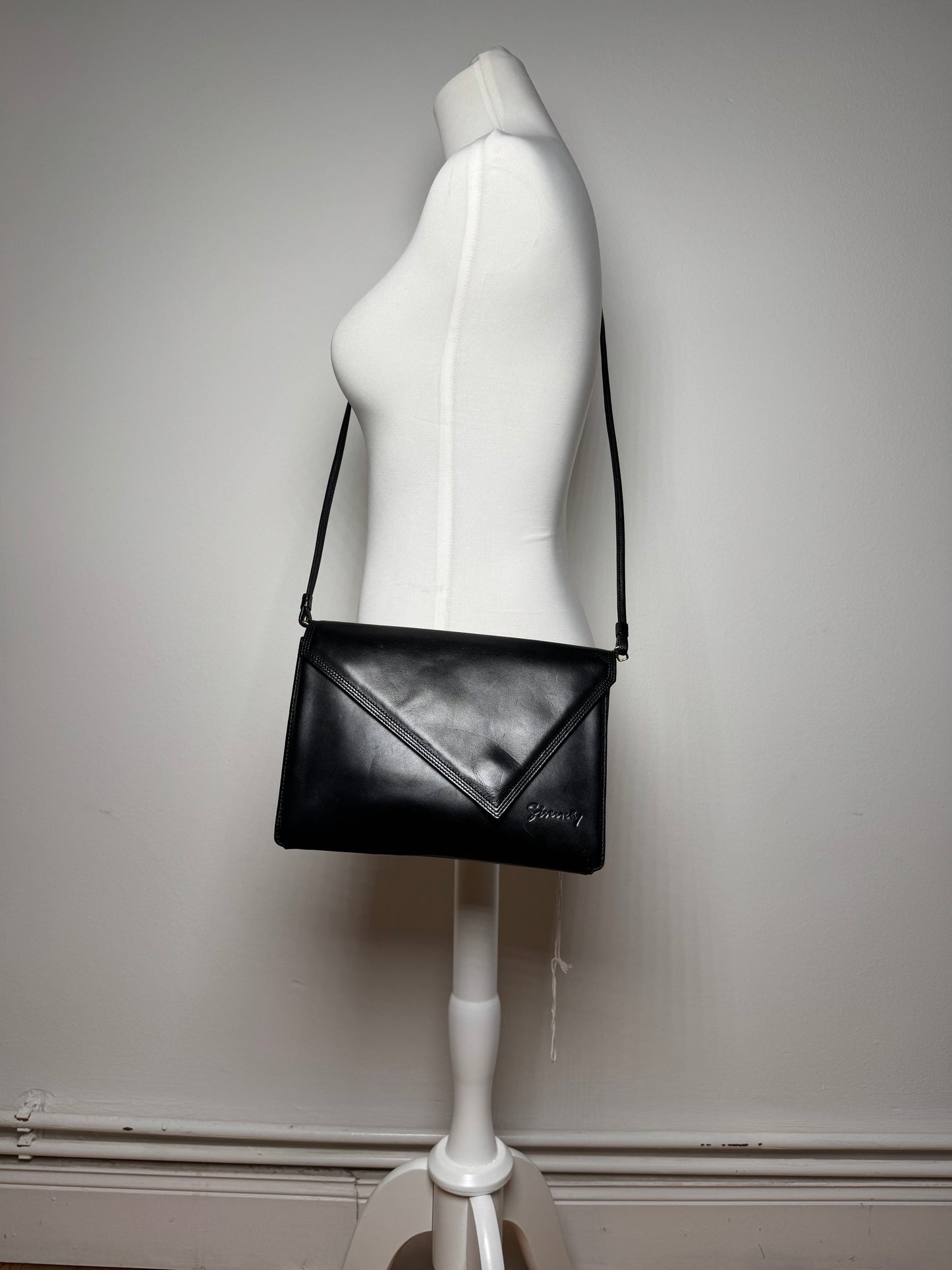 Sac vintage en cuir noir Givenchy