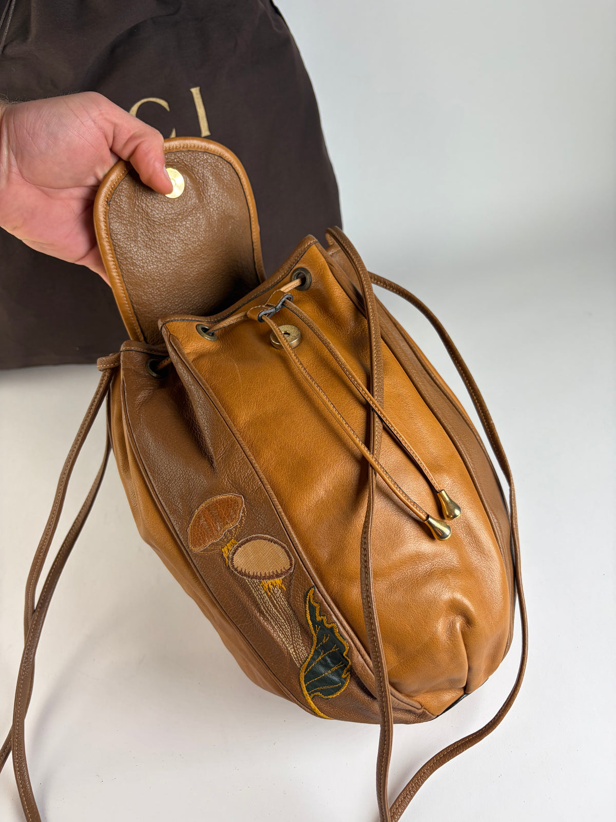 Vintage Gucci Pebbled Leather Drawstring Shoulder Bag c. 2000s Tan