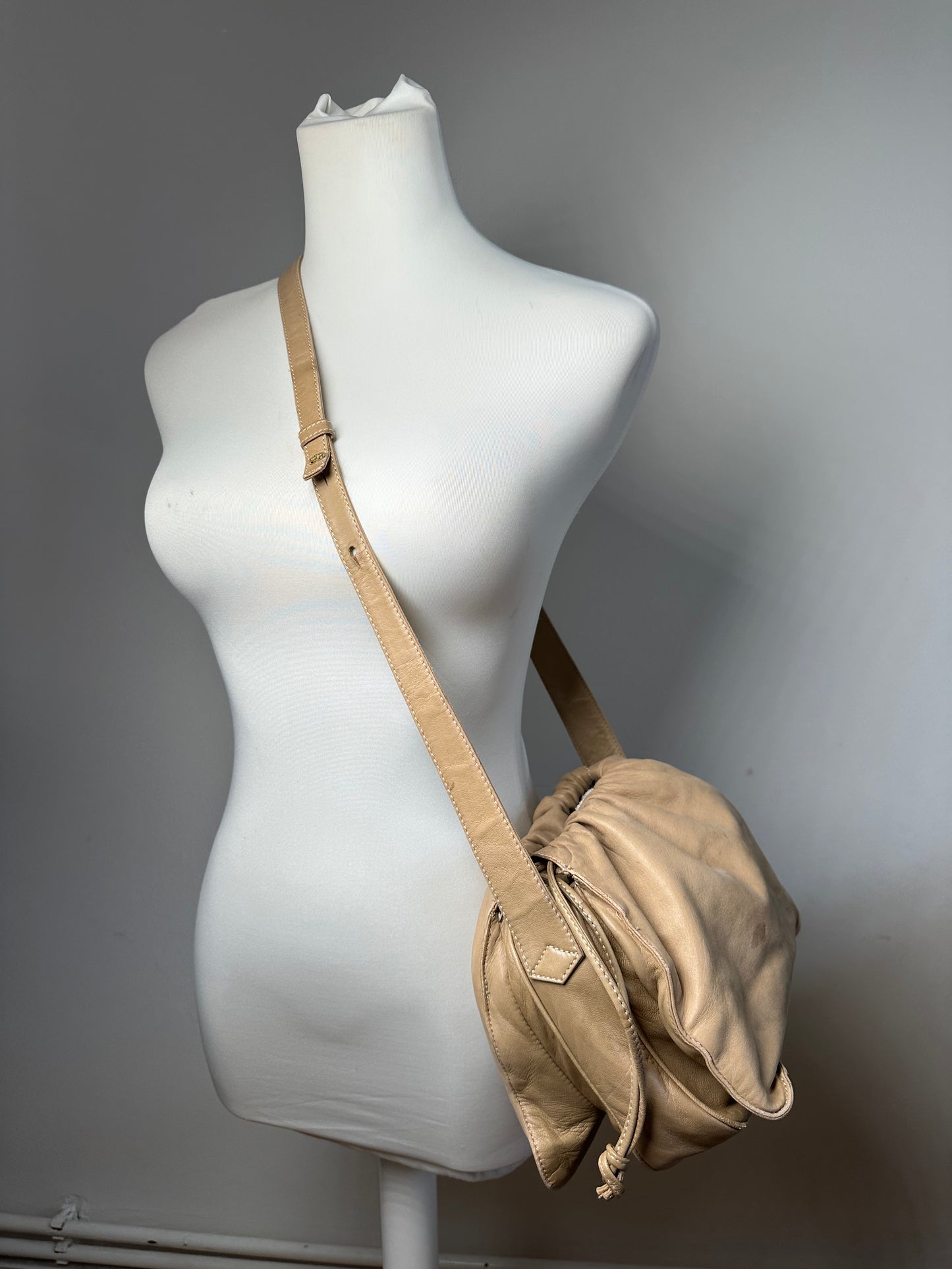 Vintage Loewe Madrid Leather Shoulder Bag Beige
