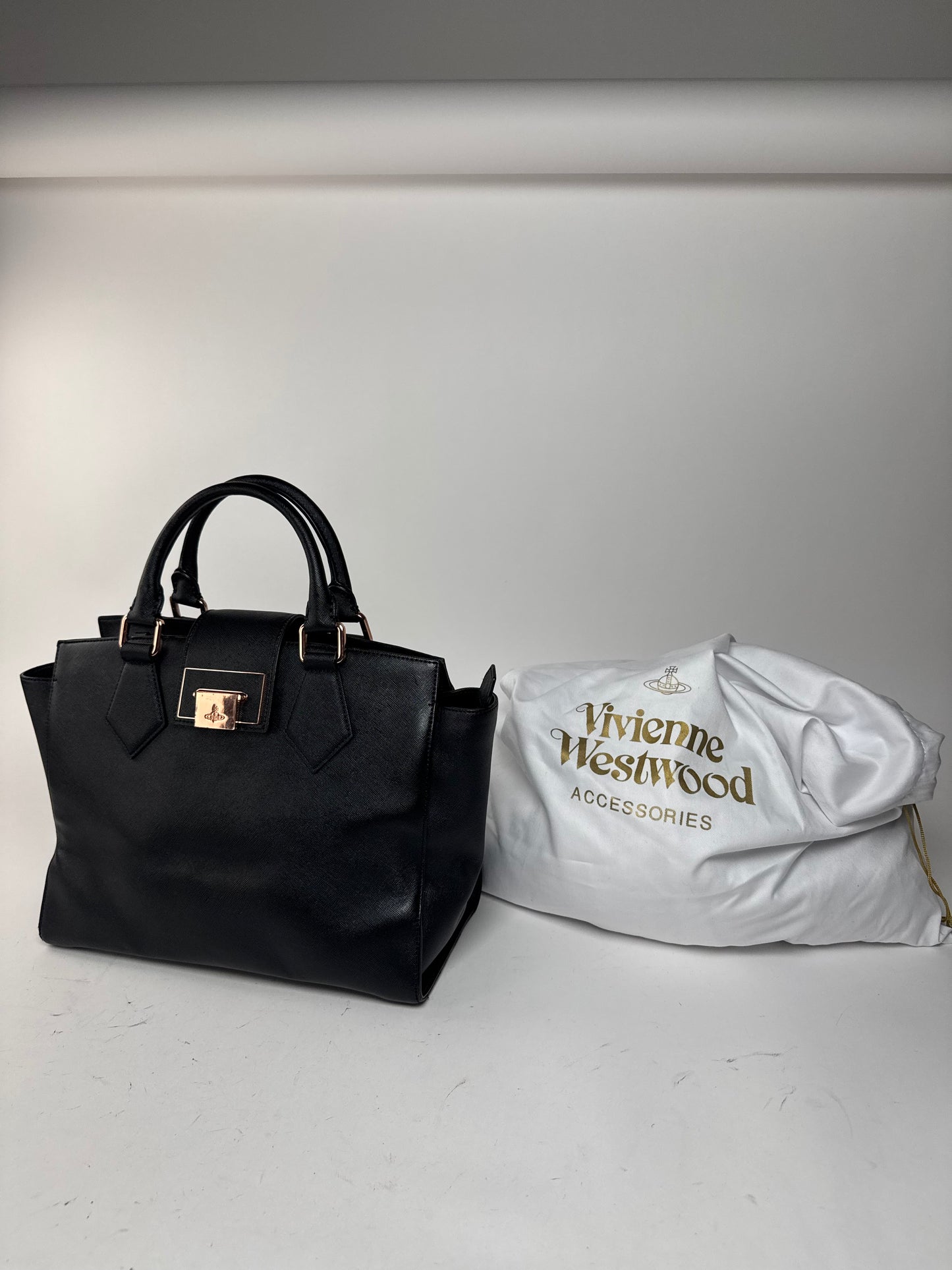 Sac vintage en cuir noir Vivienne Westwood