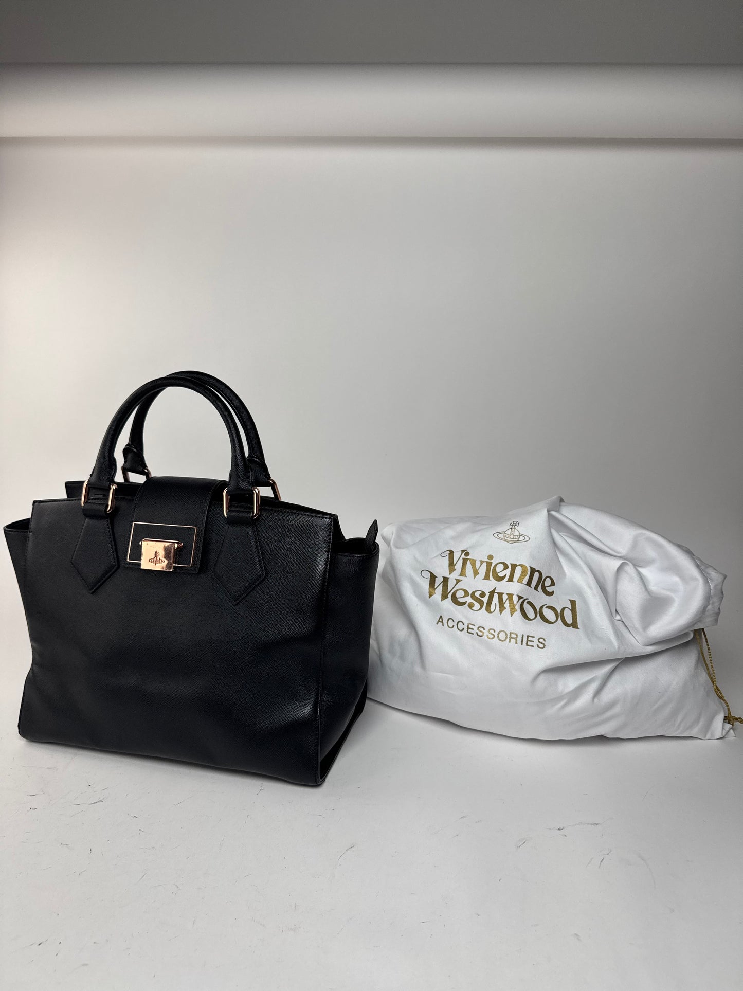 Sac vintage en cuir noir Vivienne Westwood