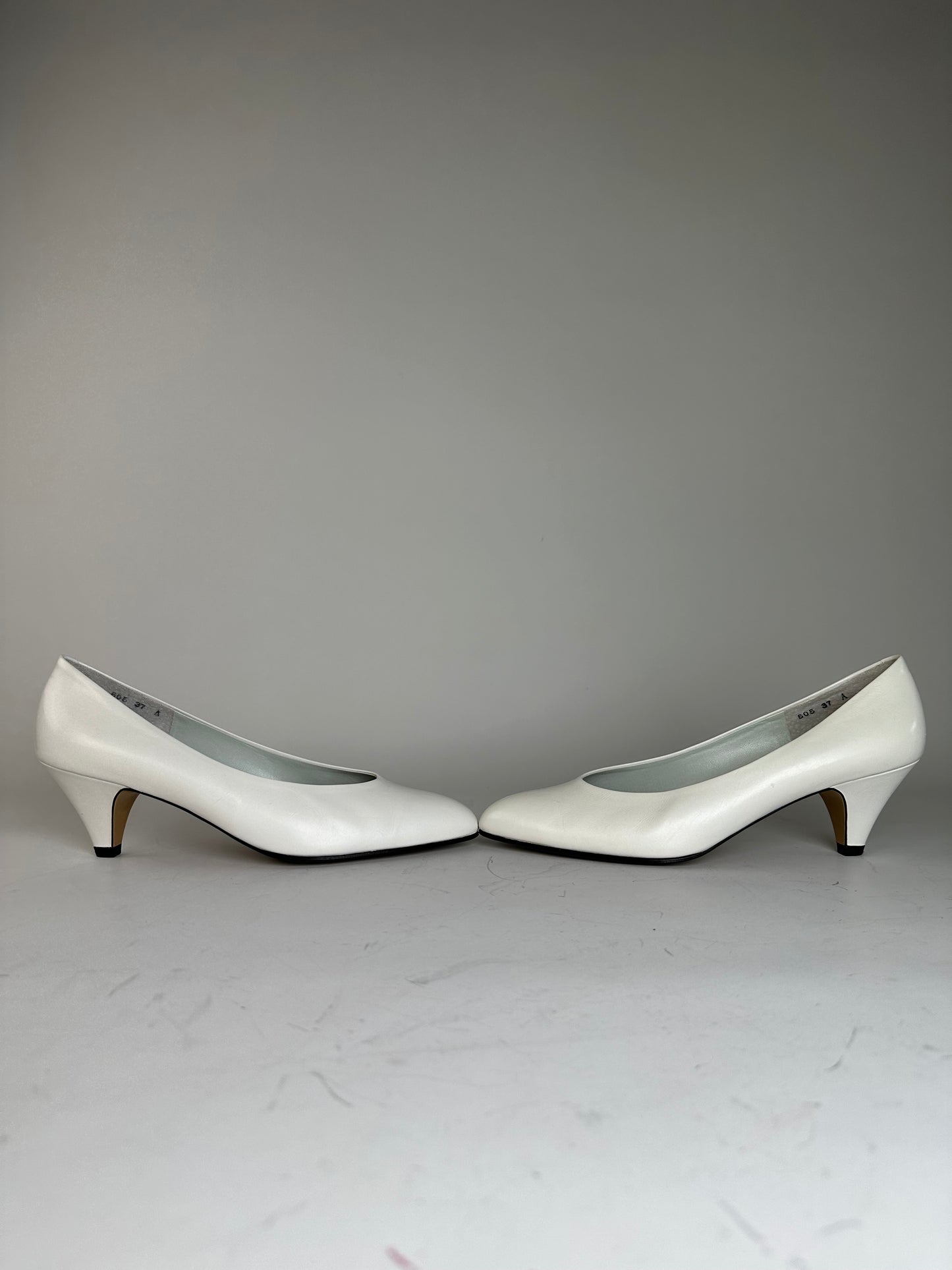 Vintage Chloe Leather Heels Silver-Tone Heel White EU37