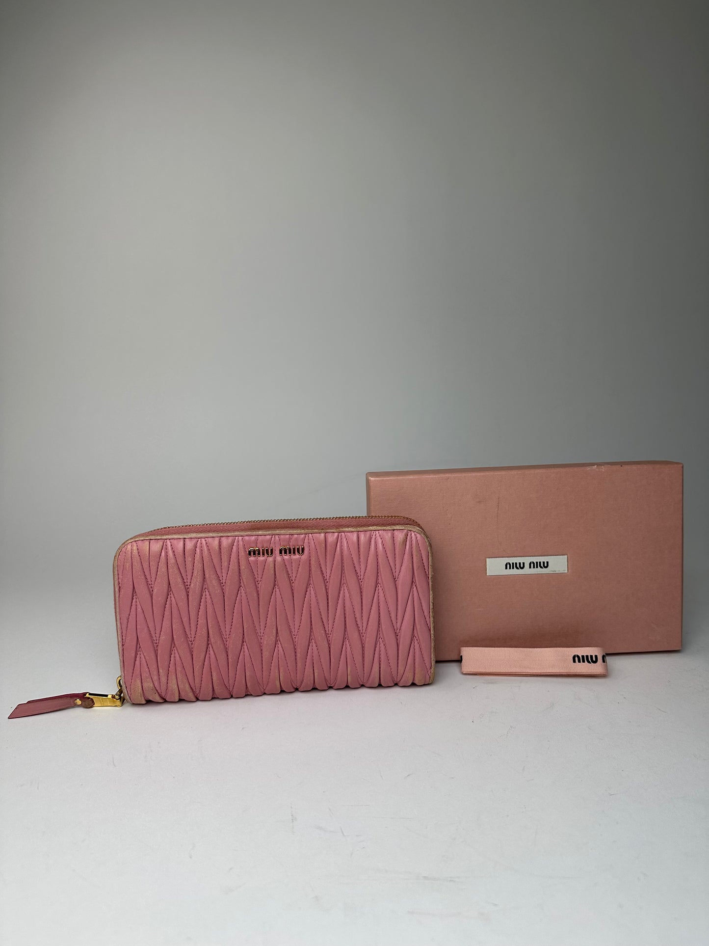 Vintage Miu Miu Metallasse Leather wallet Pink