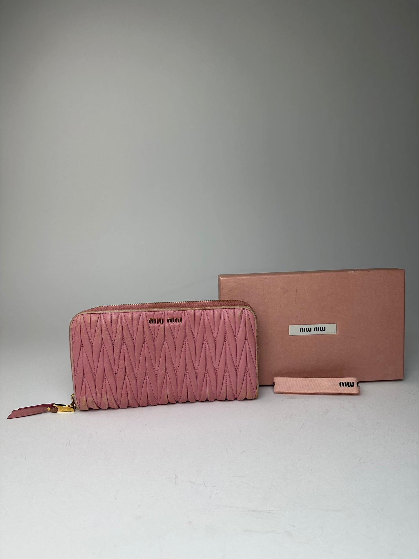 Vintage Miu Miu Metallasse Leather wallet Pink