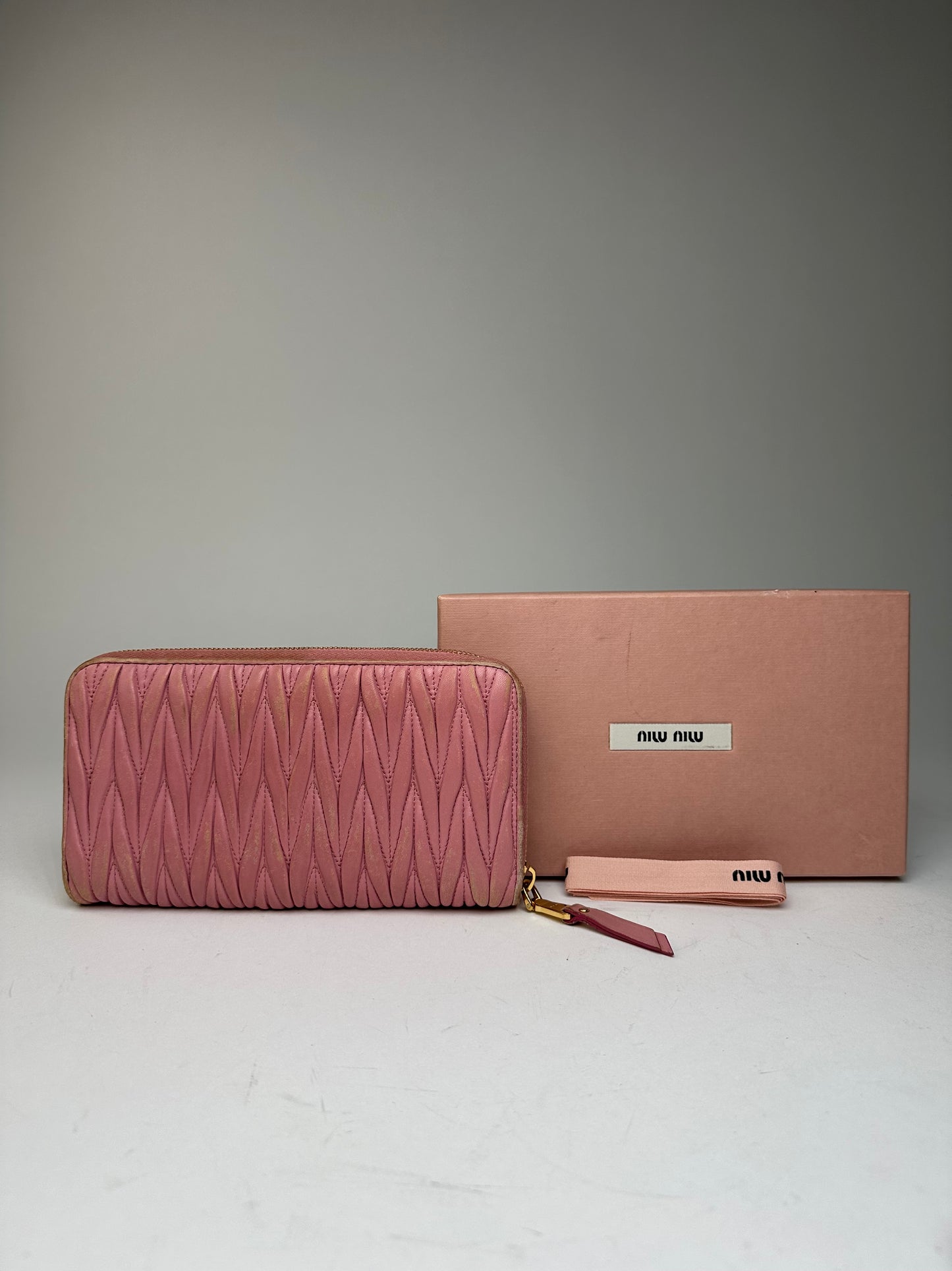 Vintage Miu Miu Metallasse Leather wallet Pink