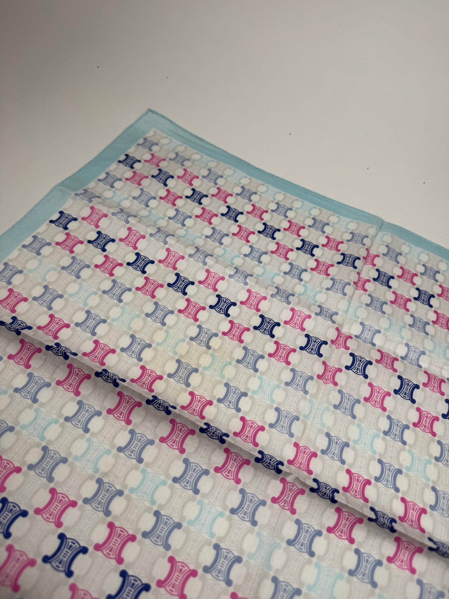 Vintage Céline Paris Triomphe Monogram Scsrf Bleu rose blanc