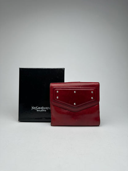 Portefeuille vintage en cuir clouté Yves Saint Laurent rouge