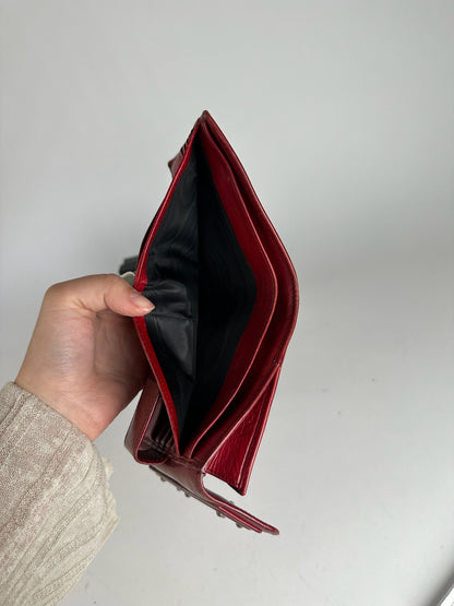 Portefeuille vintage en cuir clouté Yves Saint Laurent rouge