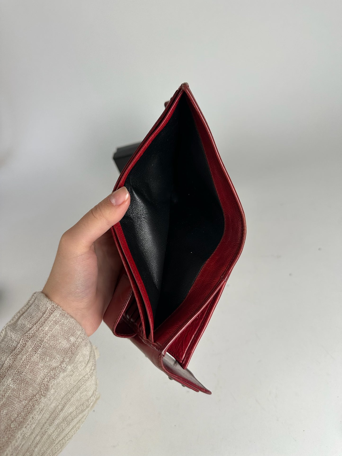 Portefeuille vintage en cuir clouté Yves Saint Laurent rouge