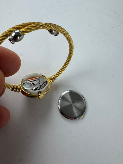 Vintage Gucci Quartz Watch Golden