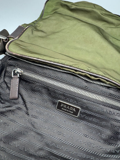 Sac Prada Triangle 2 voies en polyester vintage vert marron