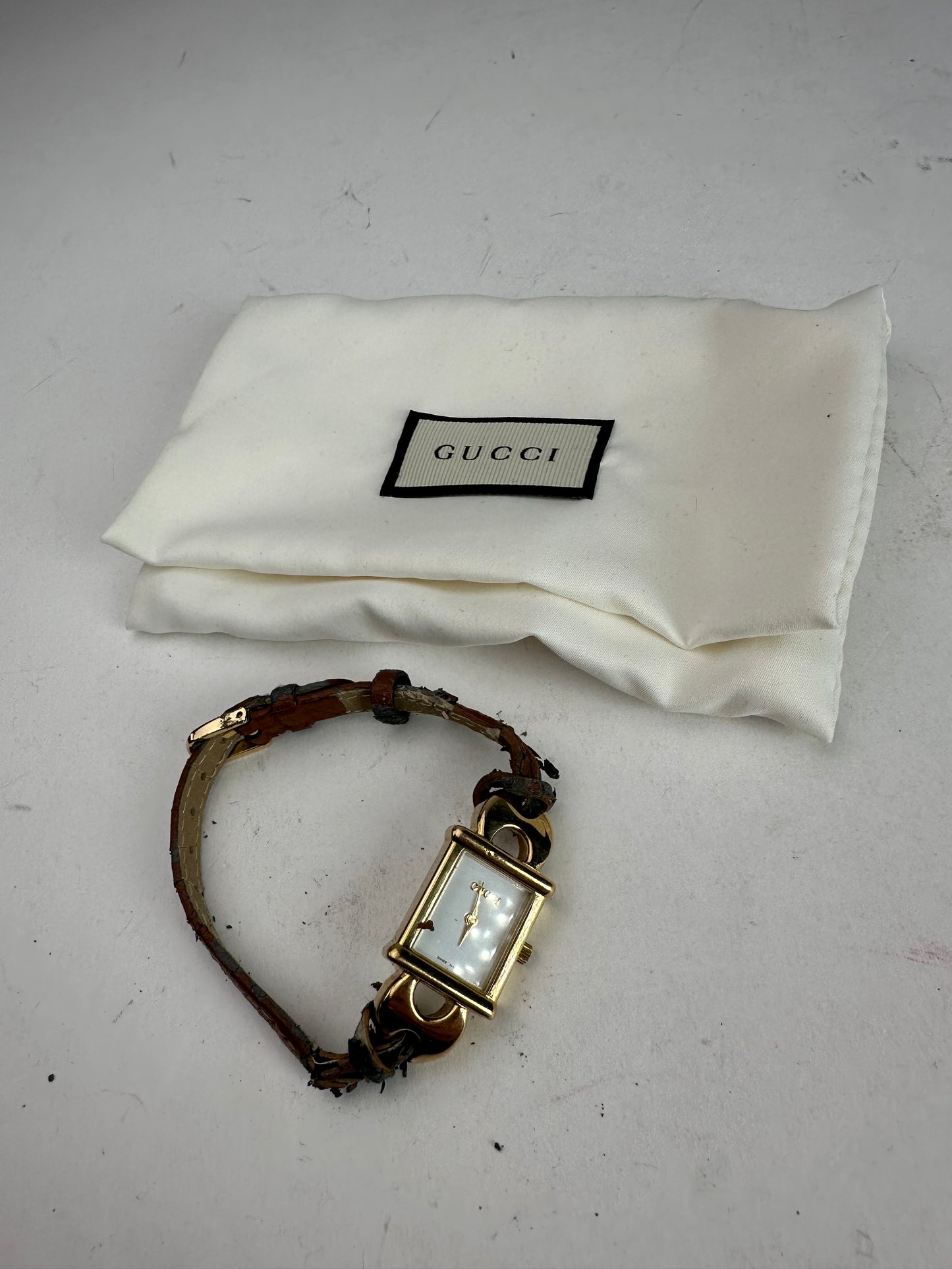 Vintage Gucci 1800 L Watch Gold White