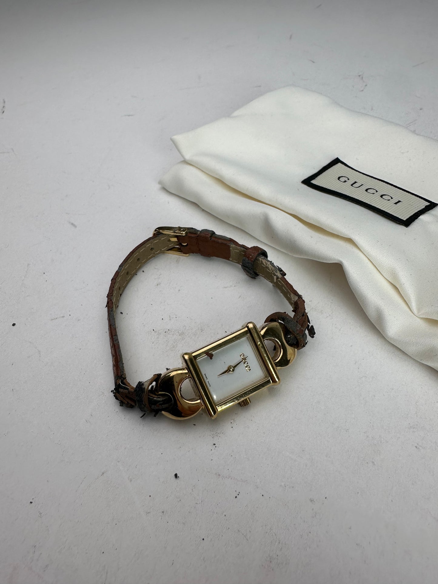 Vintage Gucci 1800 L Watch Gold White