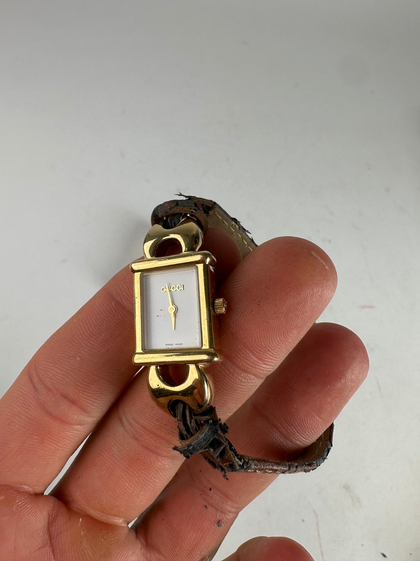 Vintage Gucci 1800 L Watch Gold White