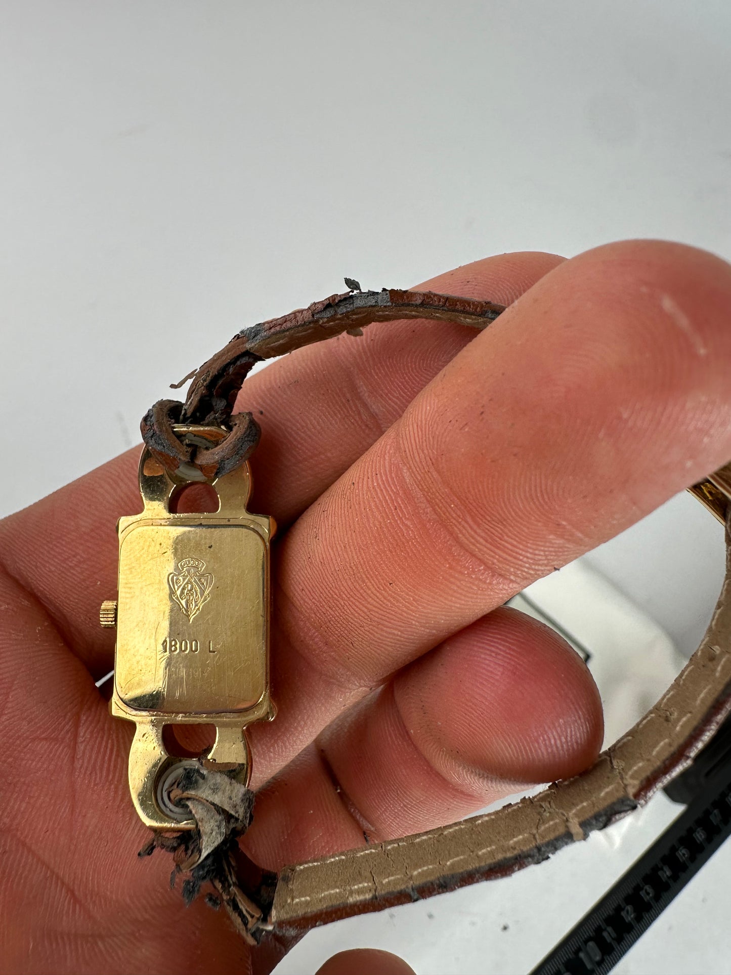 Vintage Gucci 1800 L Watch Gold White