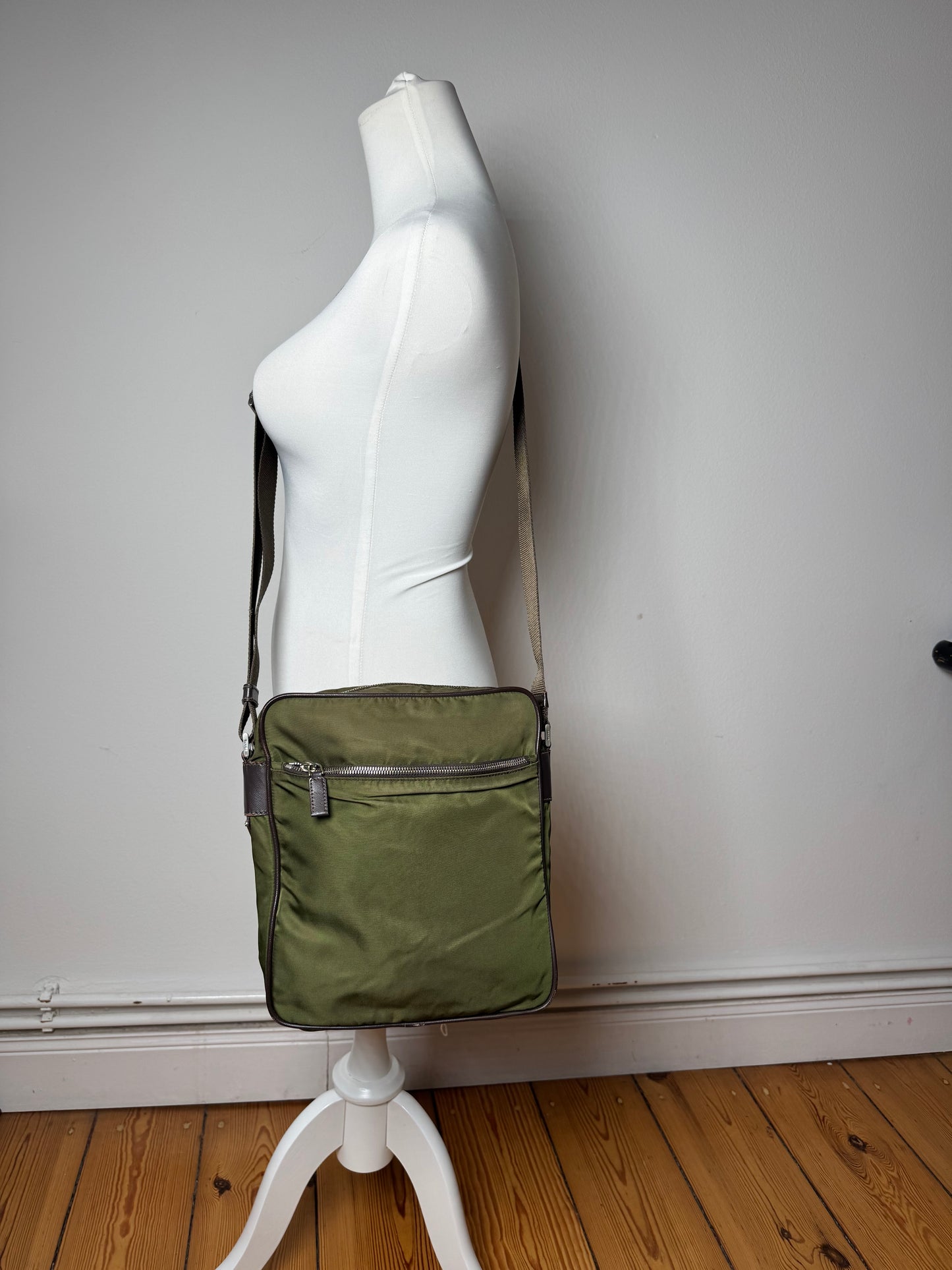 Sac Prada Triangle 2 voies en polyester vintage vert marron