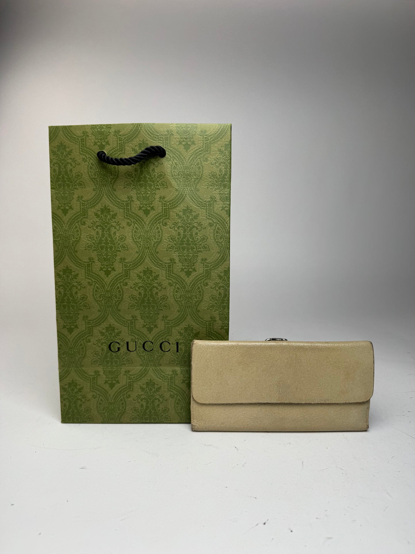 Vintage Gucci leather wallet white