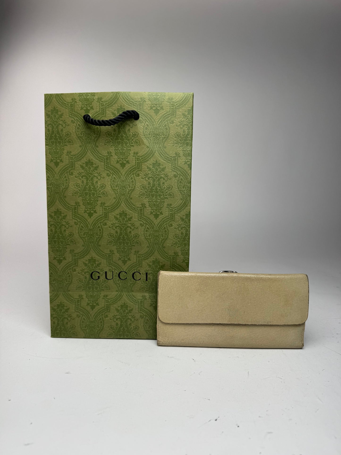 Vintage Gucci leather wallet white