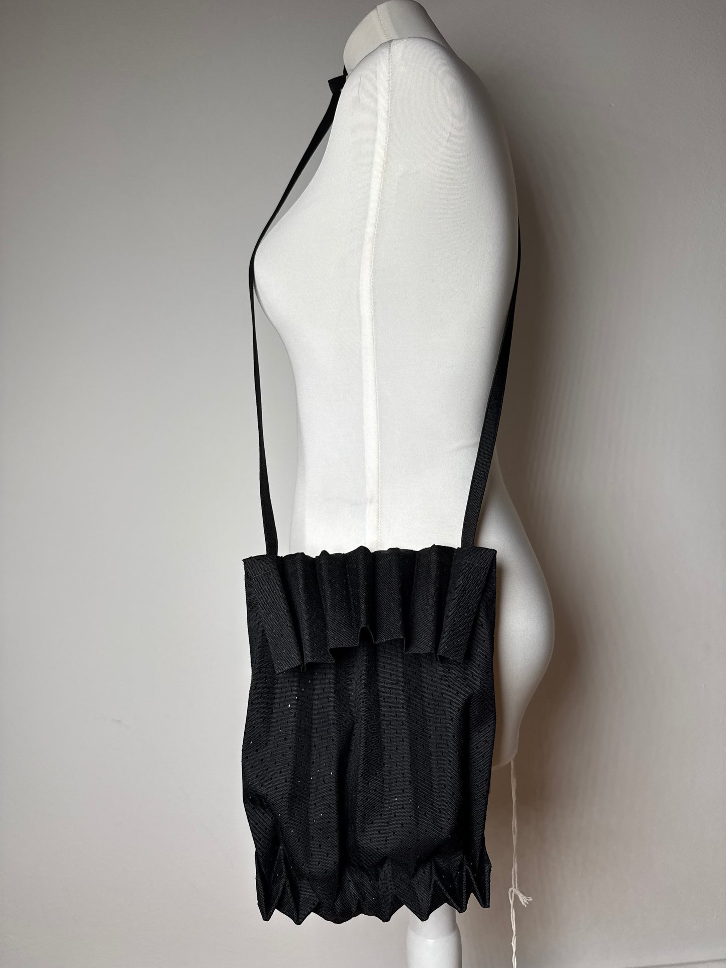 Sac plissé vintage Issey Miyake noir