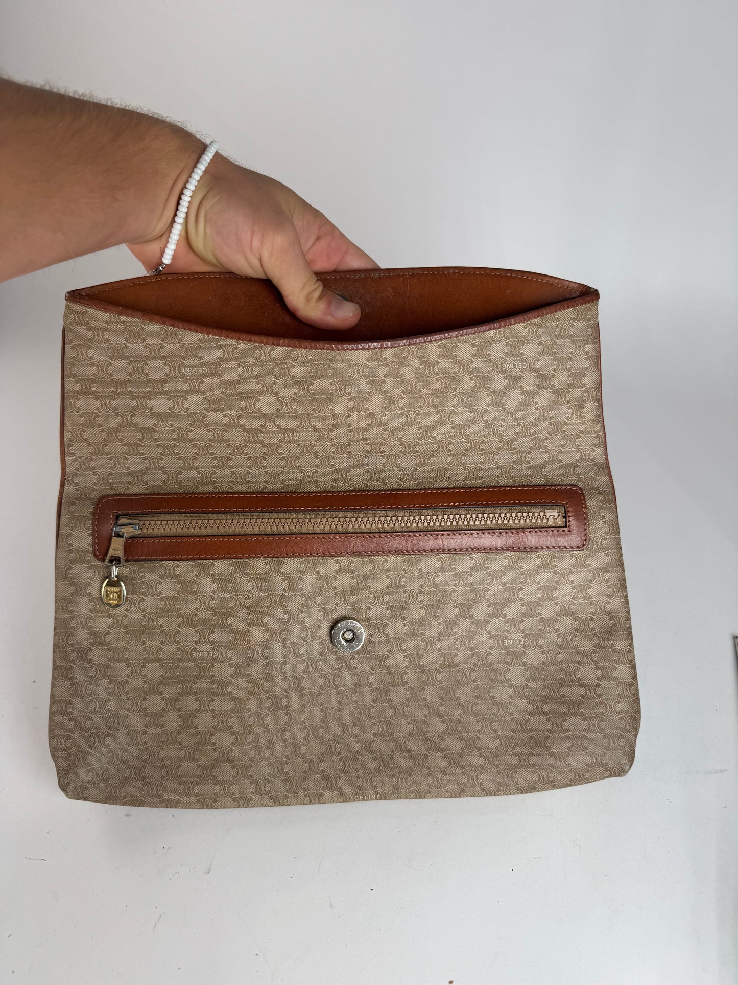 Pochette vintage en cuir monogramme Céline Paris beige marron
