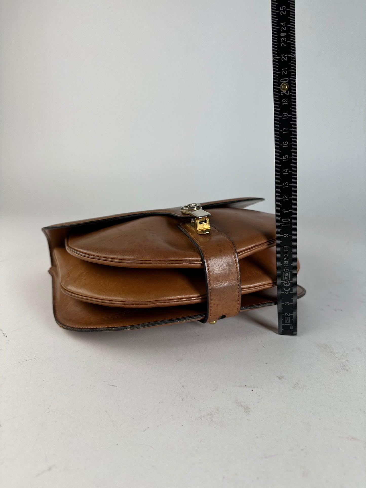 Vintage Gucci Leather Shoulder Bag Tan