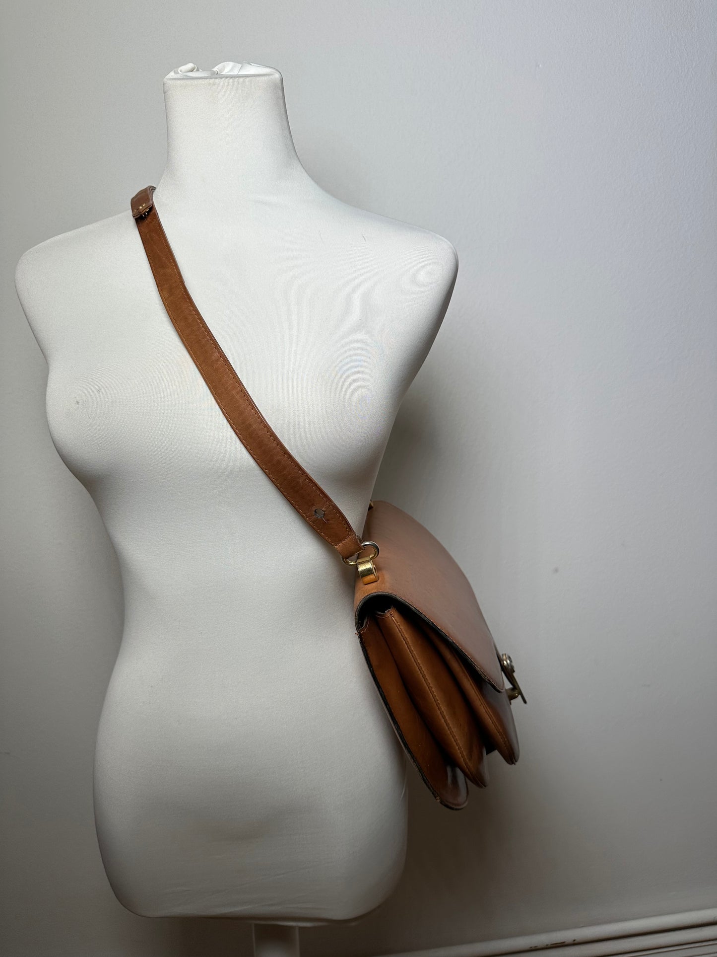 Vintage Gucci Leather Shoulder Bag Tan