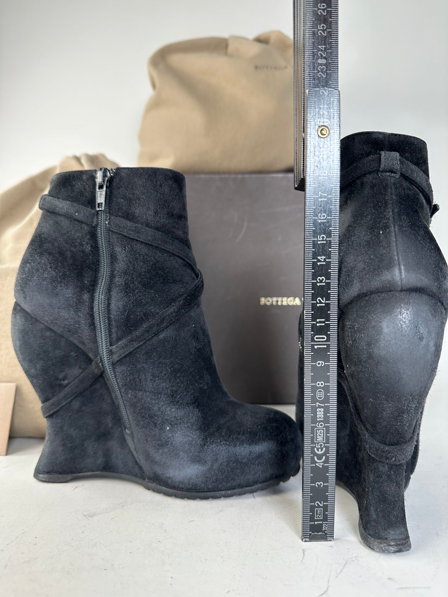 Vintage Bottega Veneta Suede Ankle Boots Black EU37