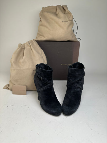 Vintage Bottega Veneta Suede Ankle Boots Black EU37