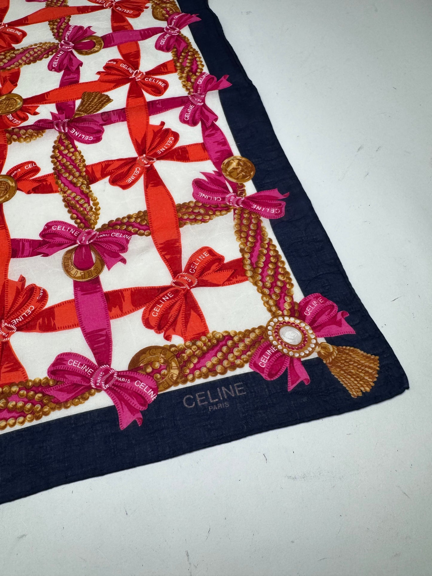 Foulard Céline vintage blanc rouge noir or