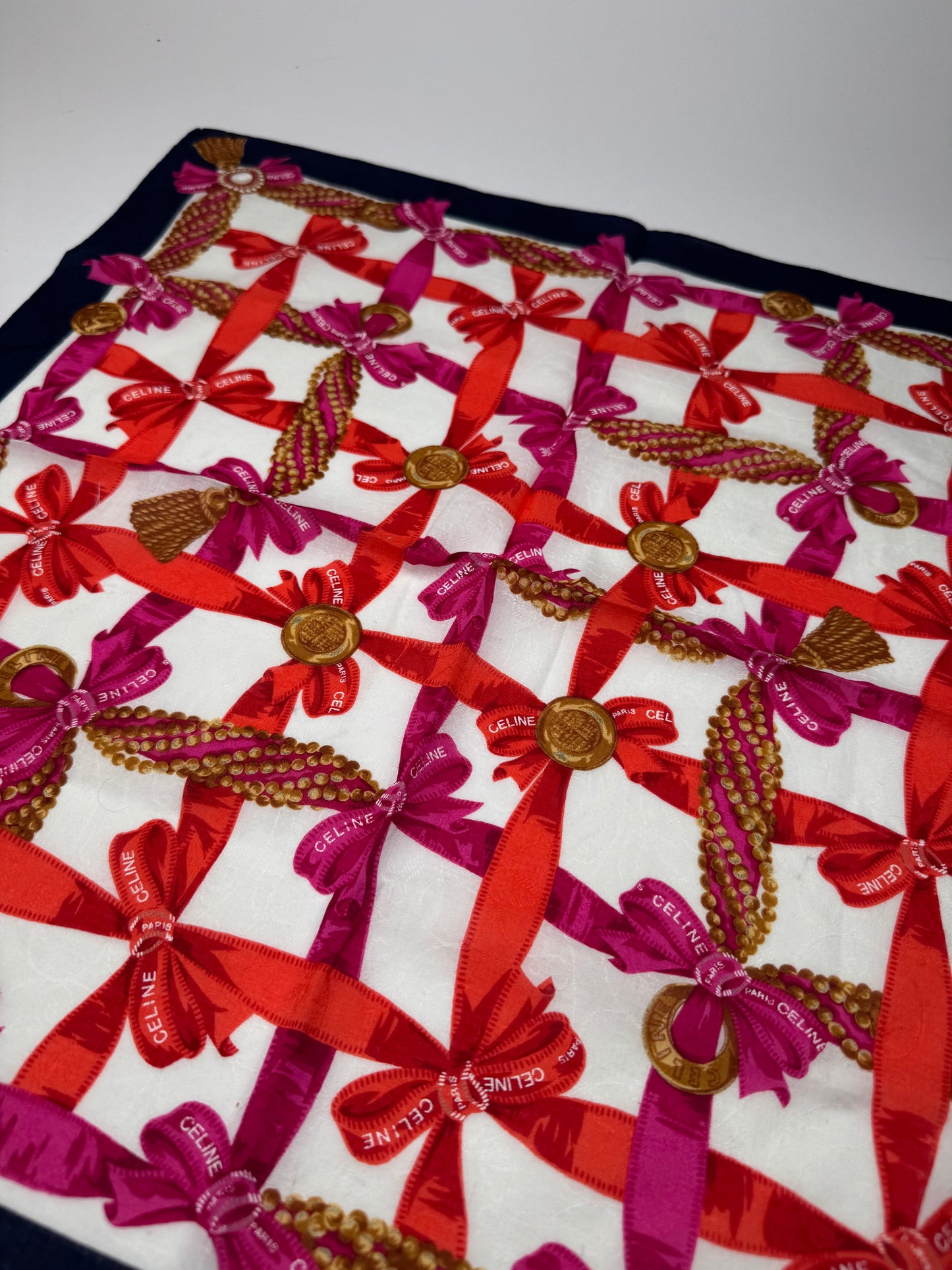 Foulard Céline vintage blanc rouge noir or