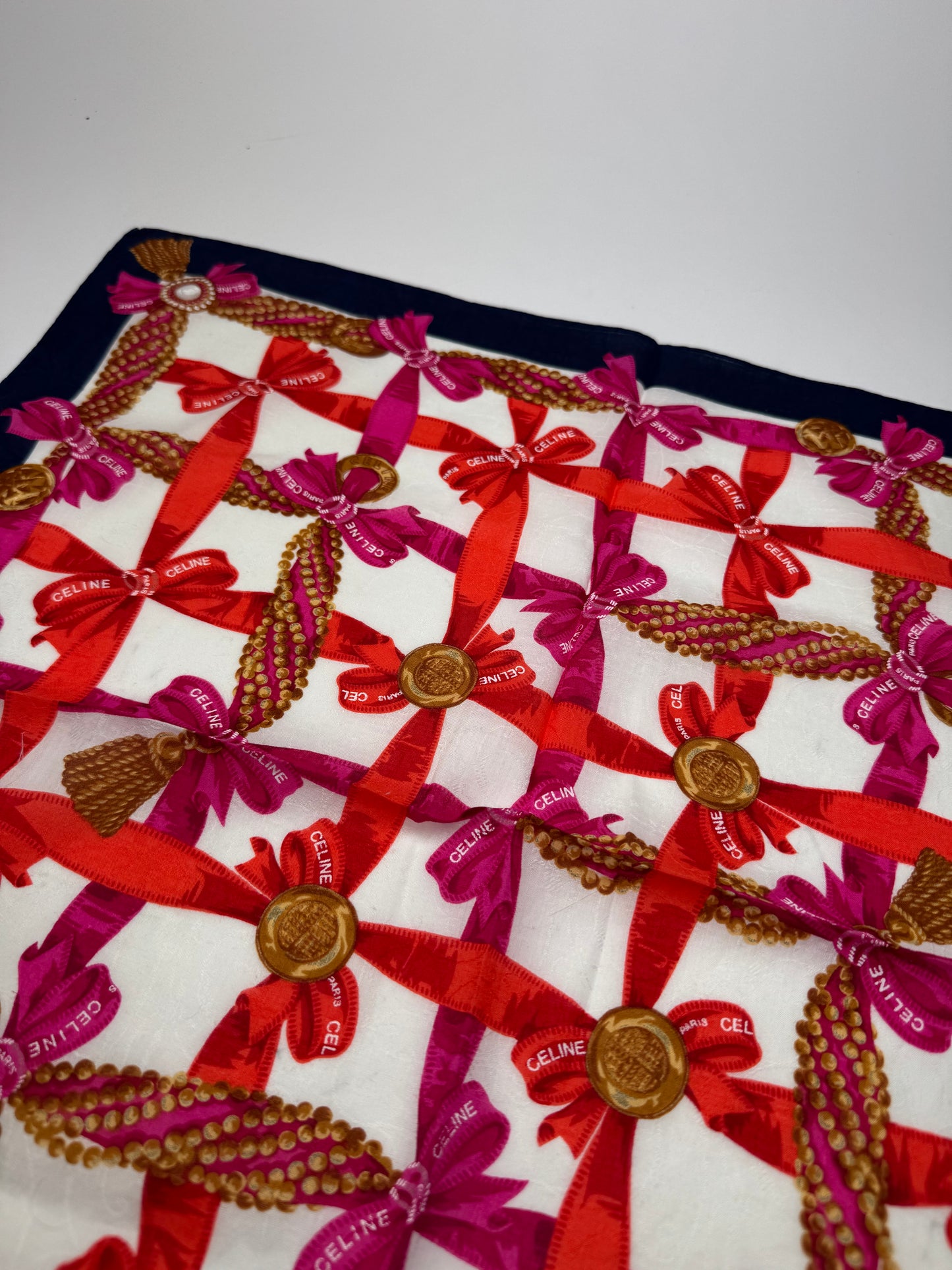 Foulard Céline vintage blanc rouge noir or