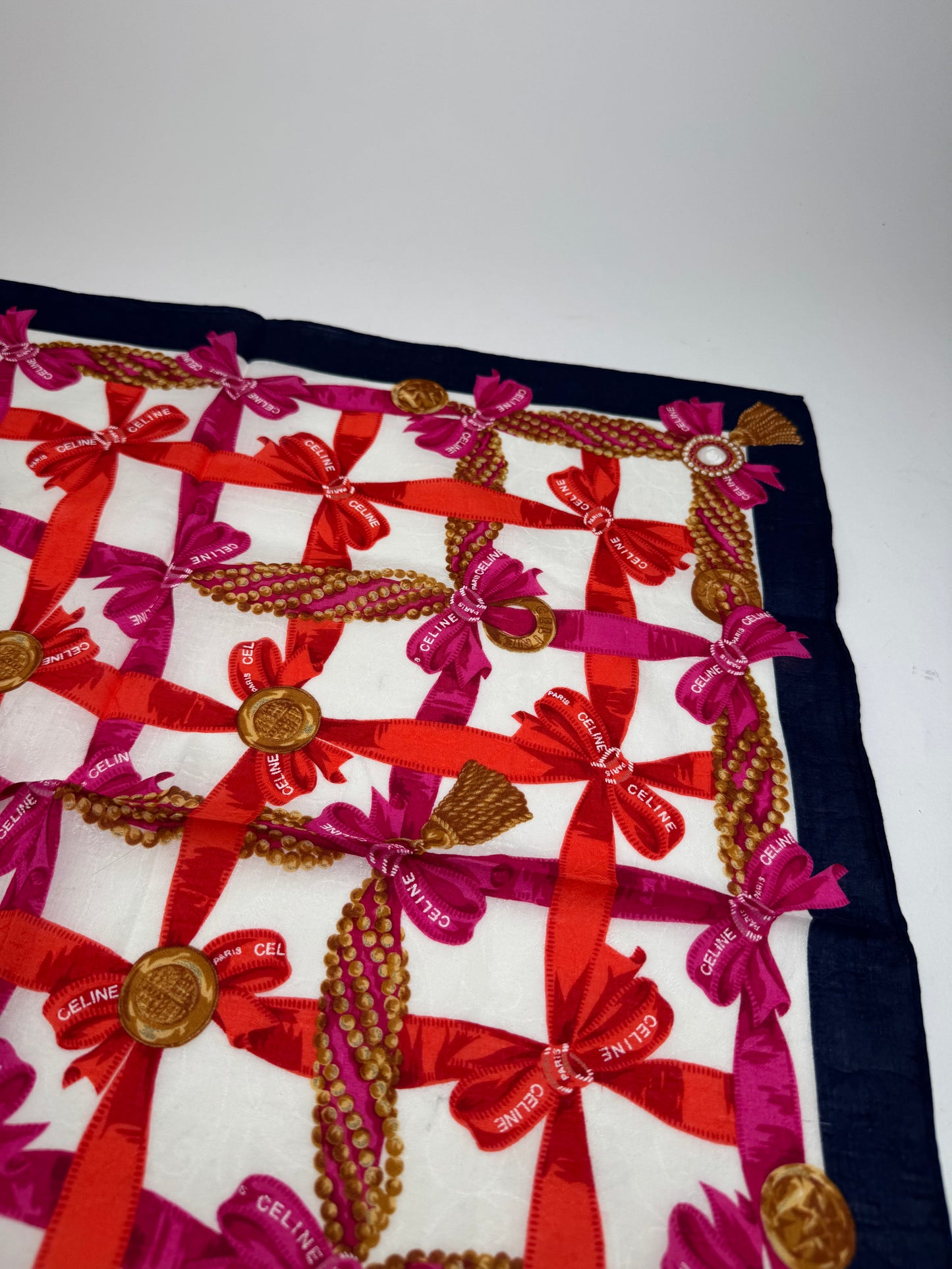 Foulard Céline vintage blanc rouge noir or