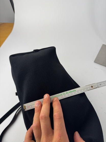 Sac fourre-tout vintage Issey Miyake noir