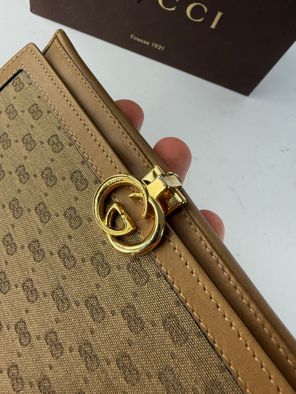 Vintage Gucci GG Supreme Bifold Wallet c. 2010 Beige Brown