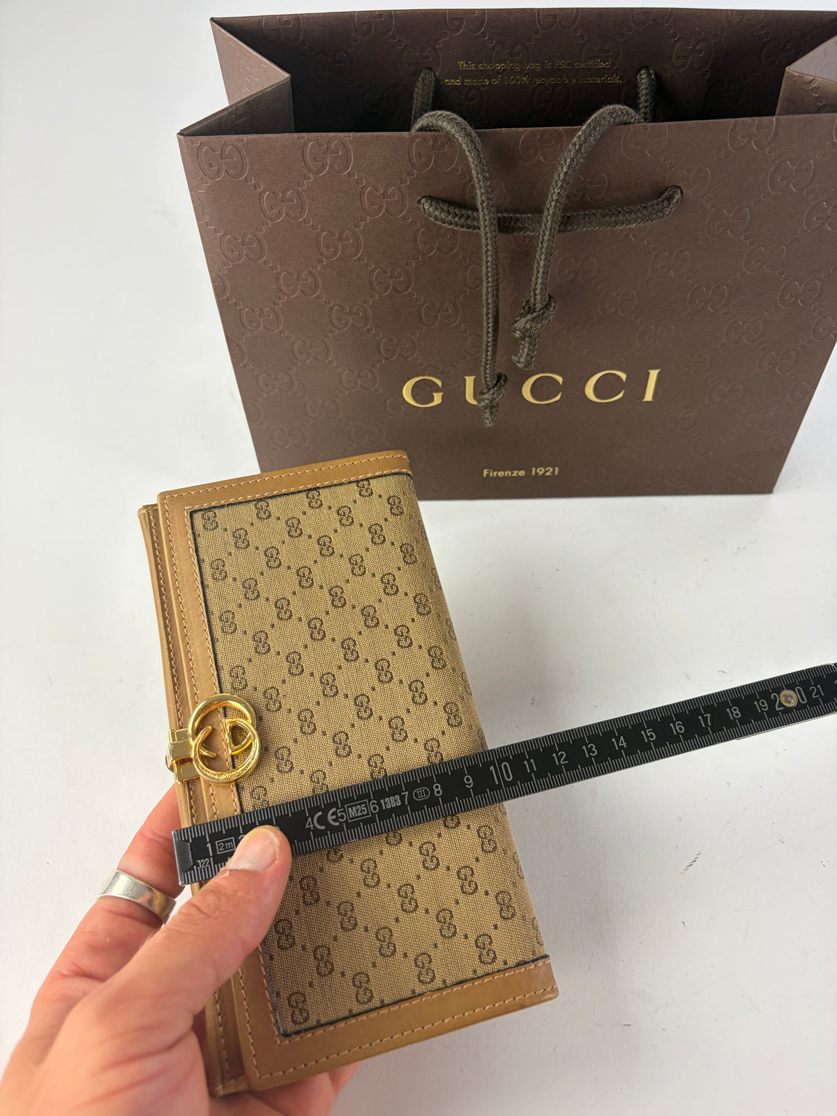 Vintage Gucci GG Supreme Bifold Wallet c. 2010 Beige Brown