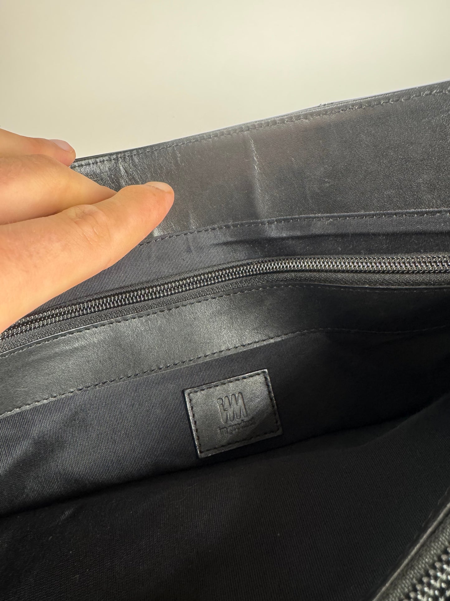 Sac vintage en cuir noir Issey Miyake