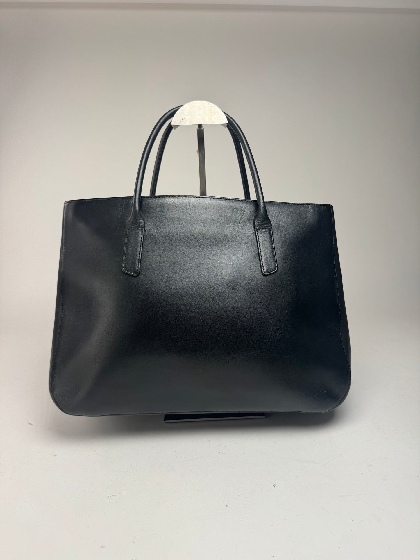 Sac vintage en cuir noir Issey Miyake