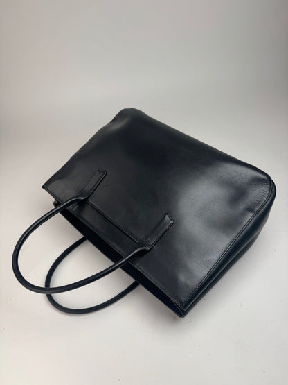 Sac vintage en cuir noir Issey Miyake