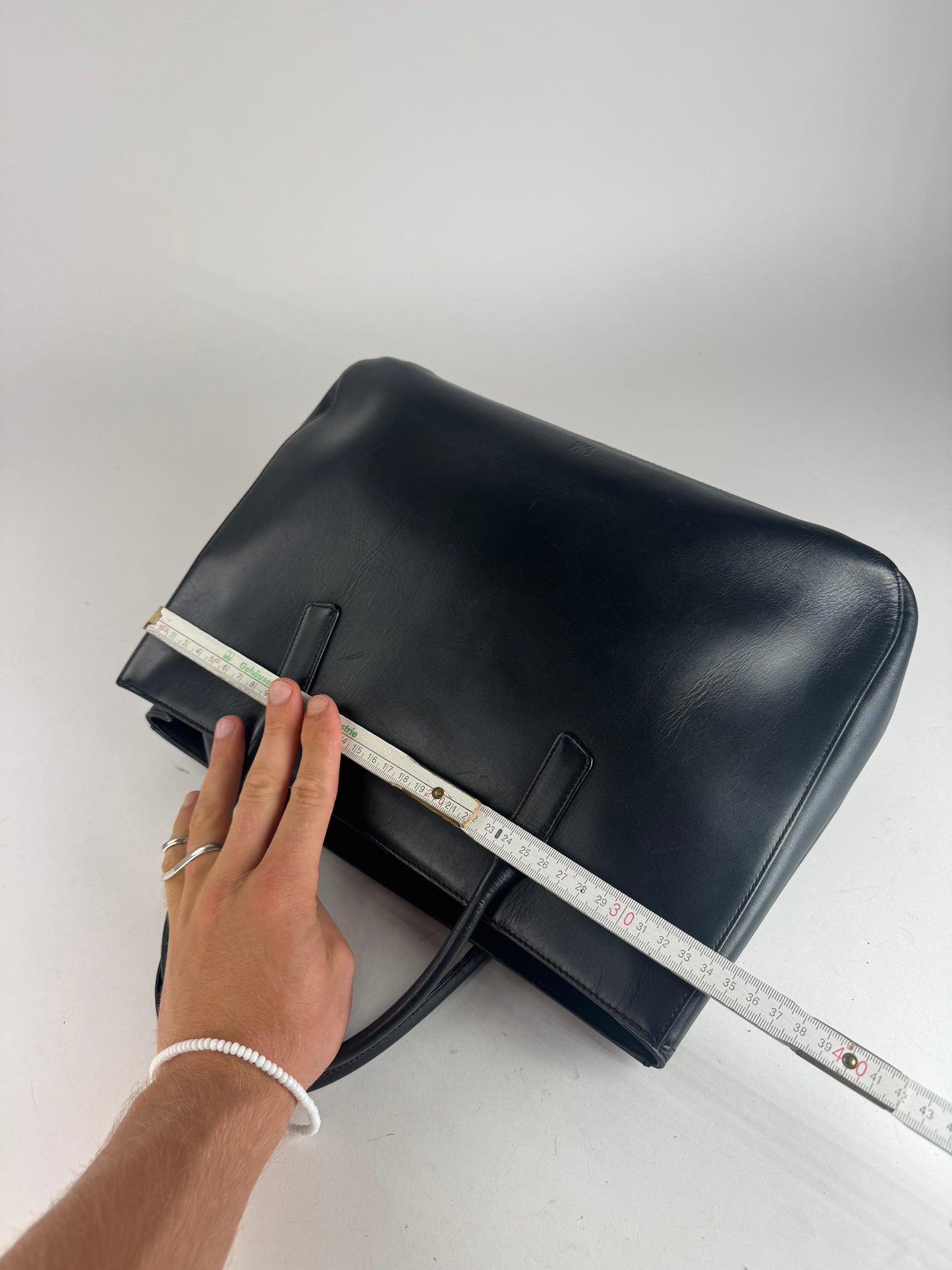 Sac vintage en cuir noir Issey Miyake