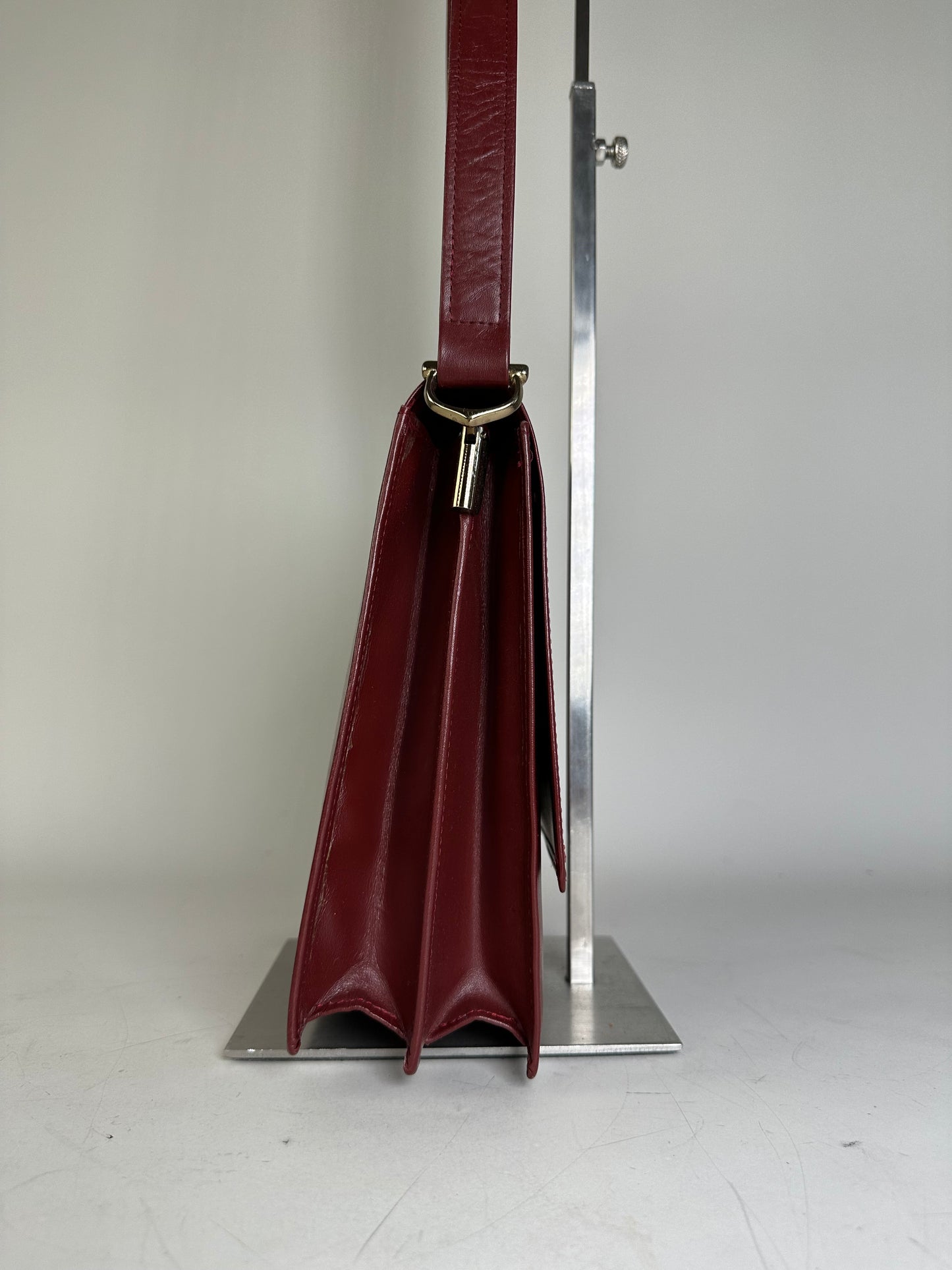 Vintage 19,5x21x8 Burgundy Smooth Leather Shoulder Bag Gold Hardware