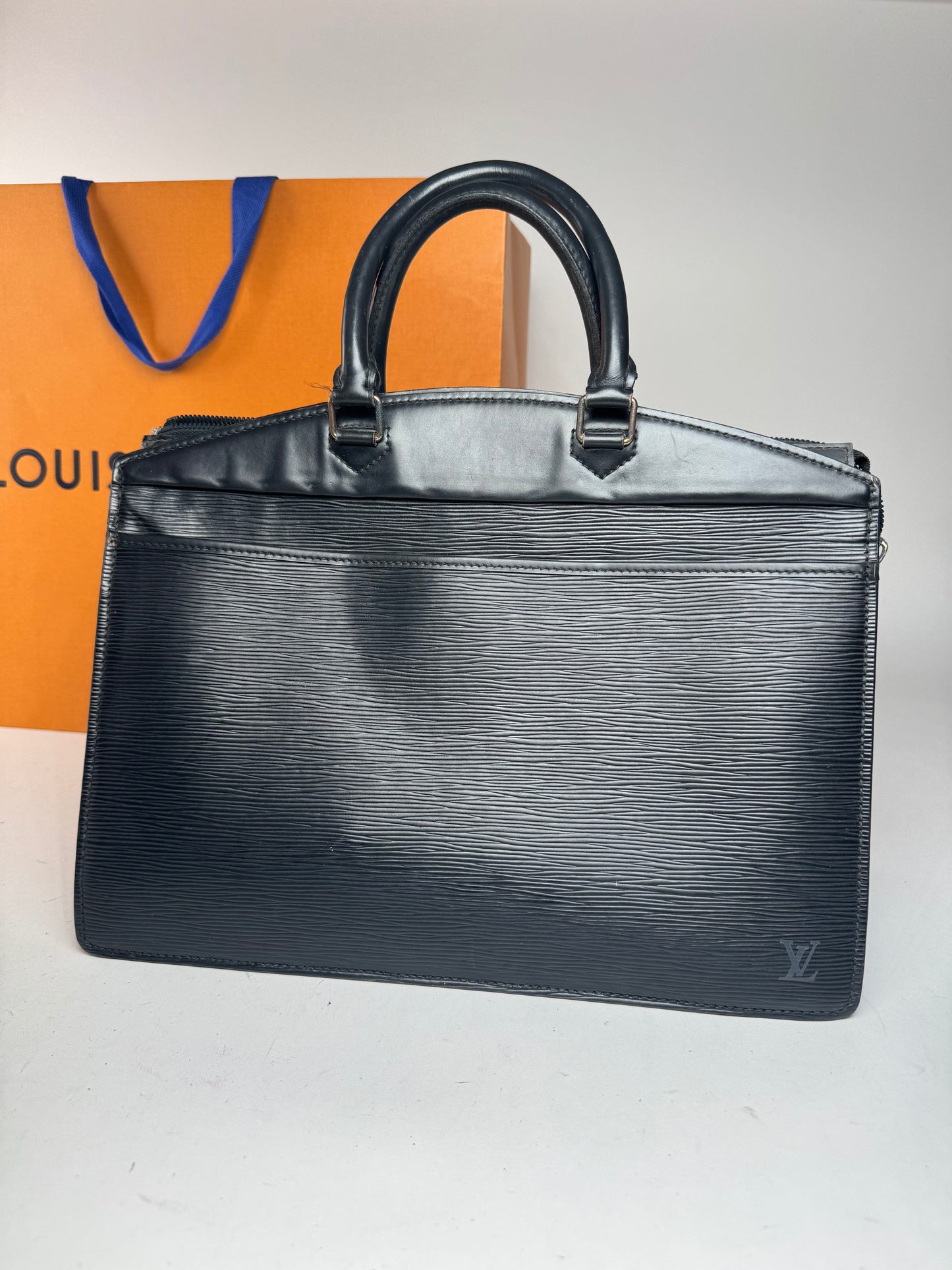 Sac à main vintage Louis Vuitton en cuir EPI noir