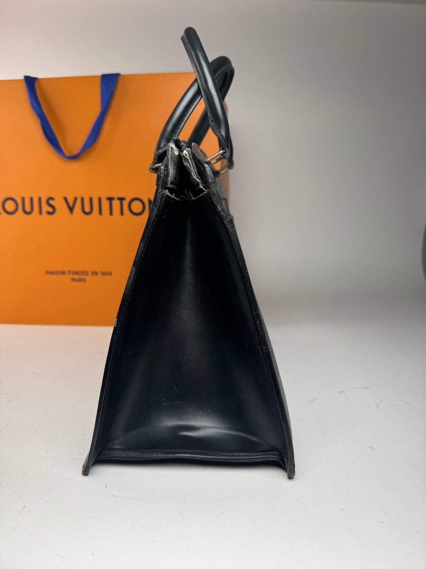 Sac à main vintage Louis Vuitton en cuir EPI noir